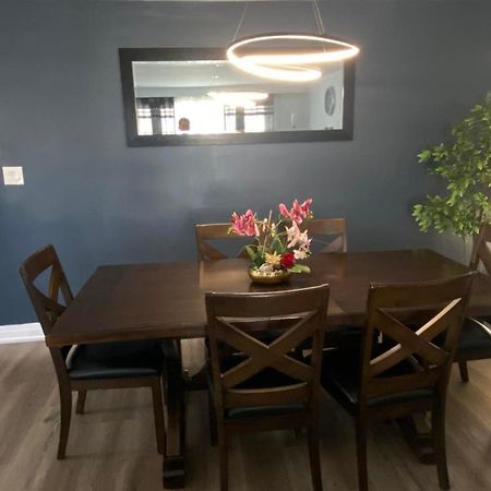 Spectacular 3 Bedroom 2 Wr House - Close To Airport Toronto Eksteriør bilde