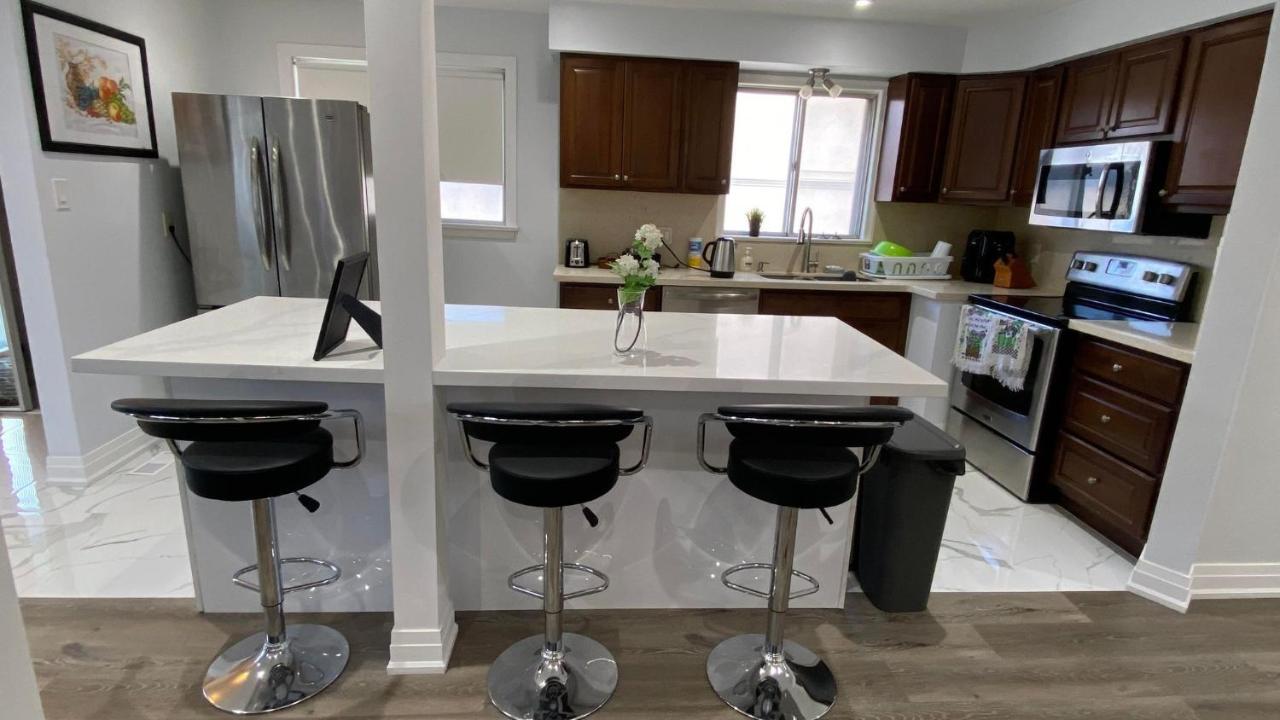 Spectacular 3 Bedroom 2 Wr House - Close To Airport Toronto Eksteriør bilde