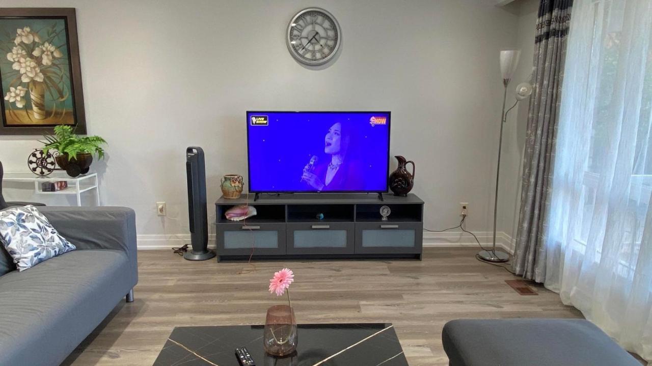 Spectacular 3 Bedroom 2 Wr House - Close To Airport Toronto Eksteriør bilde